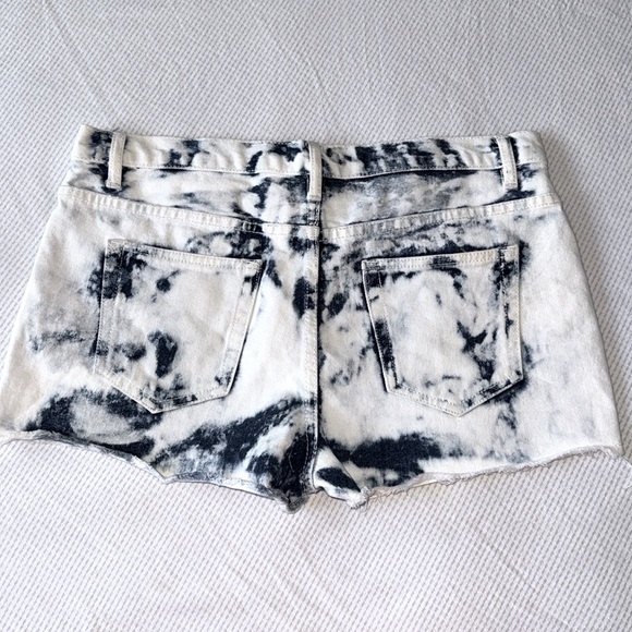 SALE❣️ VINTAGE CUTOFF JEAN SHORTS ACID WASH STUDDED | CUTOFF JEAN SHORTS - Picture 3 of 5